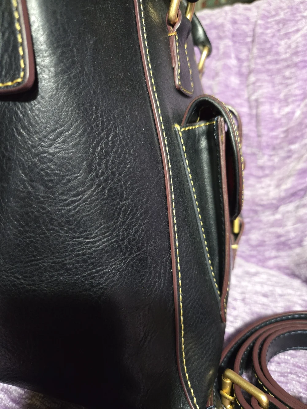 Dooney & Bourke FLORENTINE NAVY💙 Leather Naomi Satchel with Gold Hardware. EUC